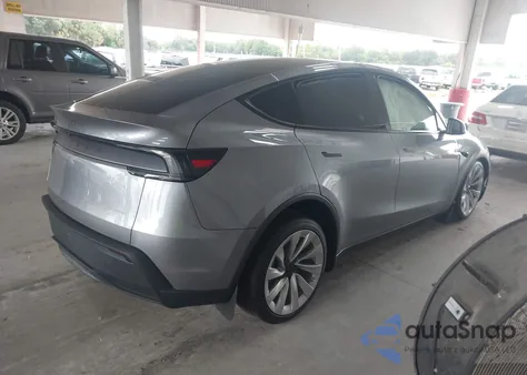 2026 Tesla Model Y Long Range Dual Motor All-Wheel Drive/Long Range Launch Series z USA, uszkodzony, nr VIN 7SAYGDEE4TA454820